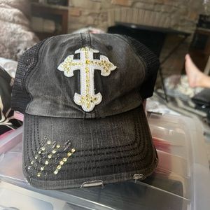 Detailed cross SnapBack